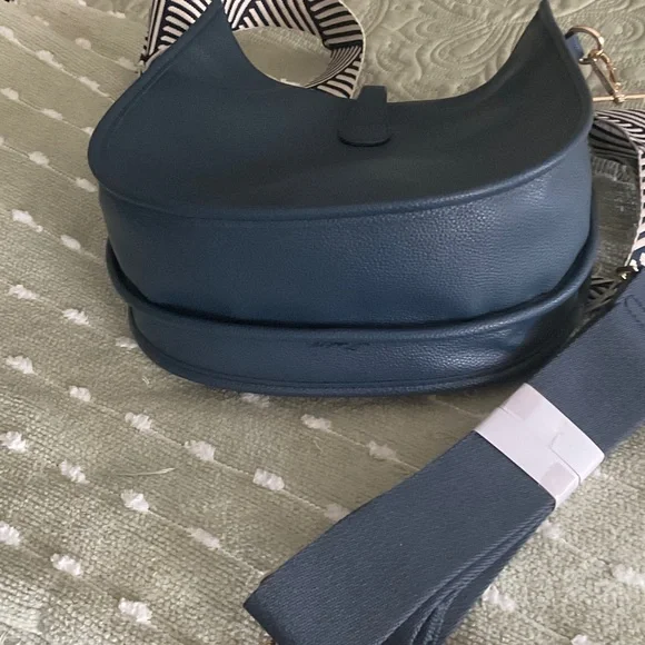 Elegant Navy Shoulder Bag with Geometric Strap EUC - Picture 4 of 5